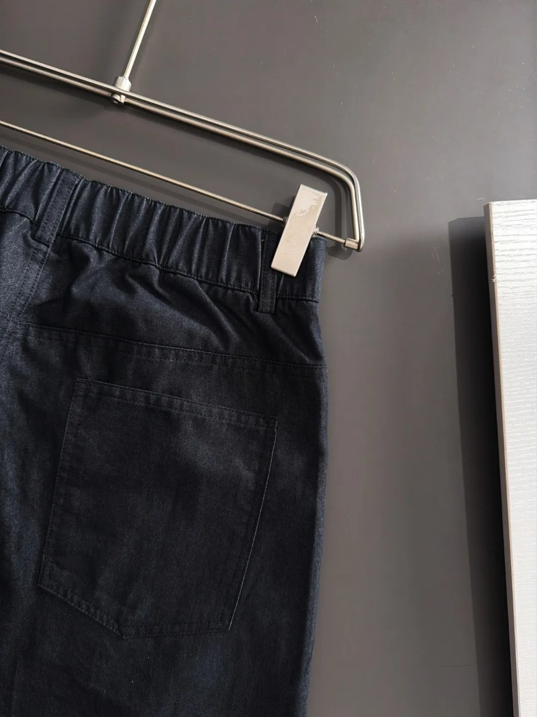 The next day shipped P195 Balenciaga 2026 summer New Arrival elastic casual pants, counter custom fabric Breathable high comfort, impeccable details, brand elements design concept, reflecting high quality. The hand feels delicate and soft! Casual cuts and awesome upper body! Sizes: S-3XL